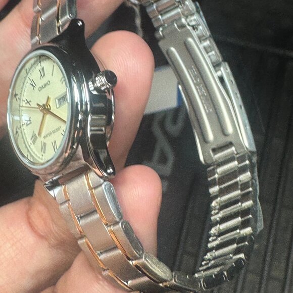 Casio Watch for Ladies or teen , new item, Stainless Steel, 30mm Diameter  Band - Picture 3 of 6